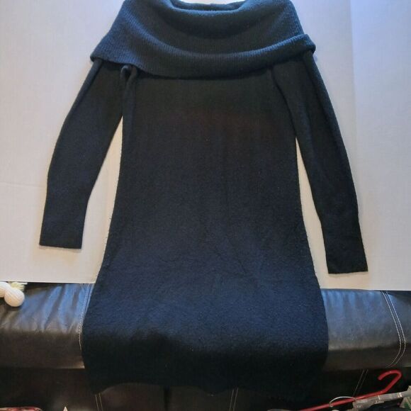 This Loft Dress is Size Med and Great for Business or Dress up with Accessories. - Picture 9 of 16